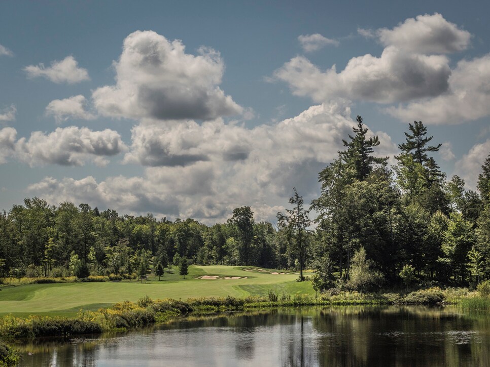 /content/dam/images/golfdigest/fullset/course-photos-for-places-to-play/memphremagog-club-quebec-canada.jpg