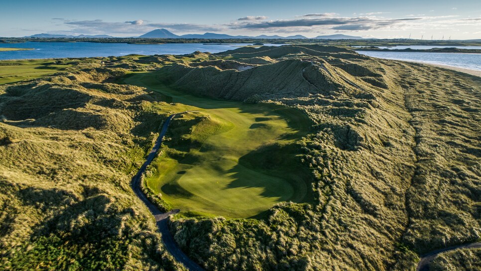 /content/dam/images/golfdigest/fullset/course-photos-for-places-to-play/Enniscrone Sligo  Ireland 3.jpg