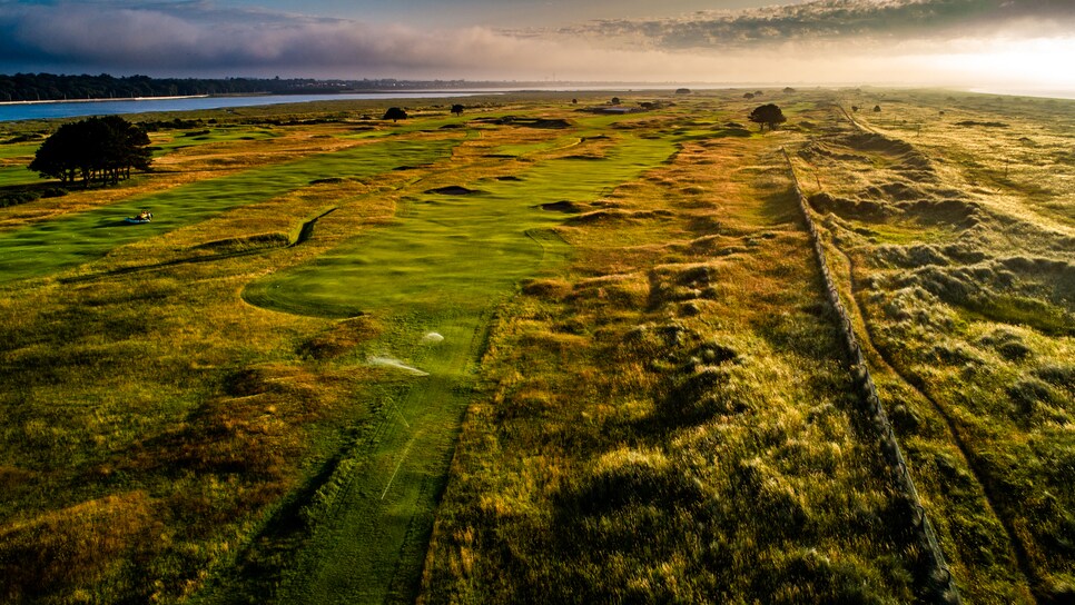 /content/dam/images/golfdigest/fullset/course-photos-for-places-to-play/royal-dublin-golf-club-second-hole-ireland.jpg