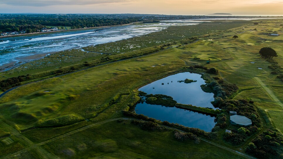 /content/dam/images/golfdigest/fullset/course-photos-for-places-to-play/royal-dublin-golf-club-seventeen-ireland.jpg