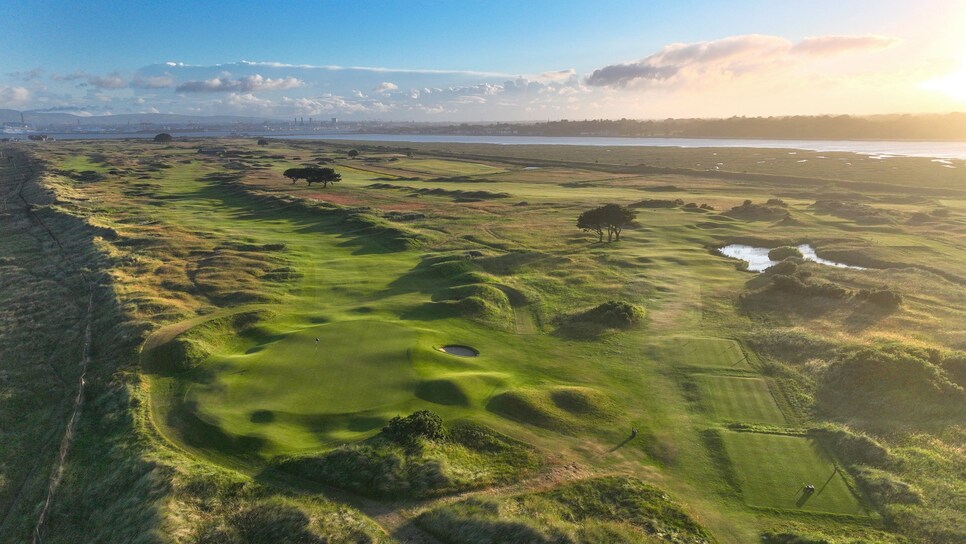 /content/dam/images/golfdigest/fullset/course-photos-for-places-to-play/royal-dublin-golf-club-sixth-hole-ireland.jpg