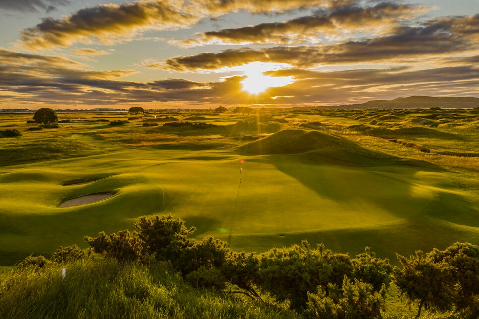 /content/dam/images/golfdigest/fullset/course-photos-for-places-to-play/royal-dublin-golf-club-twelve-ireland.jpg