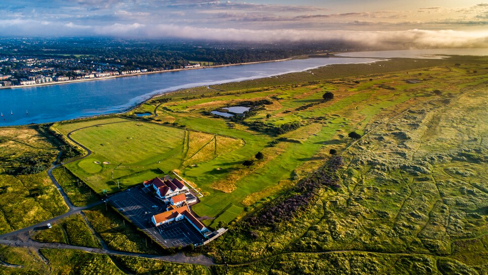 /content/dam/images/golfdigest/fullset/course-photos-for-places-to-play/royal-dublin-clubhouse.jpg