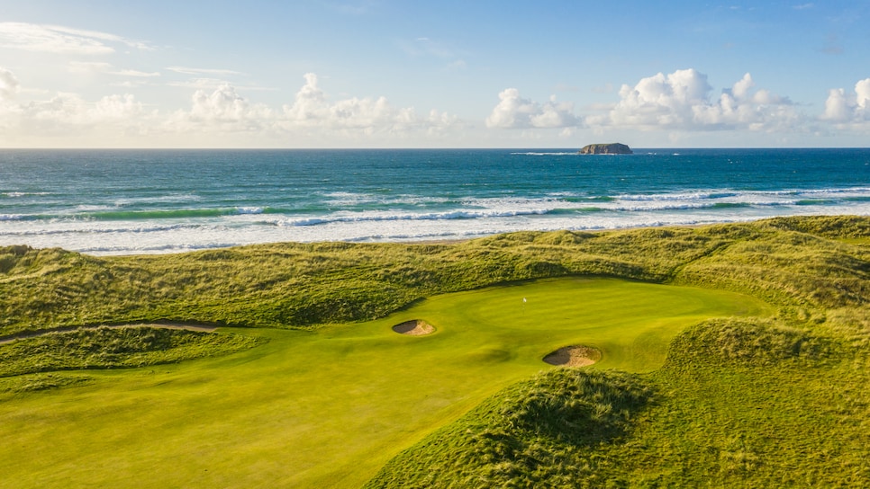 /content/dam/images/golfdigest/fullset/course-photos-for-places-to-play/ballyliffin-old-links-greensite-ireland.jpg