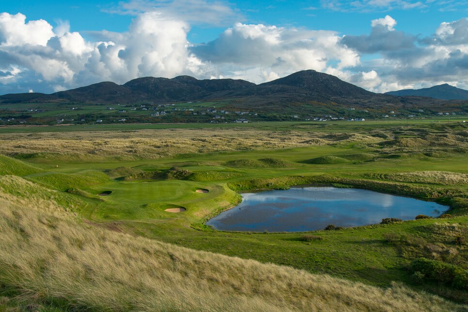 /content/dam/images/golfdigest/fullset/course-photos-for-places-to-play/ballyliffin-golf-club-glashedy-ireland-seventh-hole.jpg