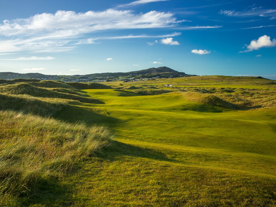 /content/dam/images/golfdigest/fullset/course-photos-for-places-to-play/rosapenna-sandy-hills-golf-ireland.jpg