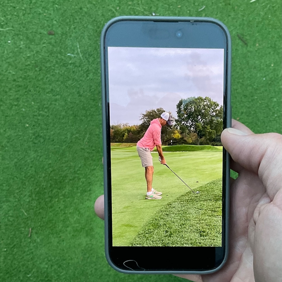 /content/dam/images/golfdigest/fullset/2024/Sam-smartphone.jpg